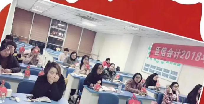 最美不过遇见你丨臣信会计祝大家圣诞快乐！